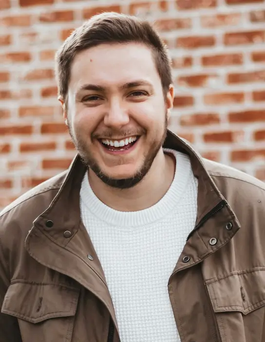 Joel skogsberg medarbetare man med ljusbrunt hår och skägg